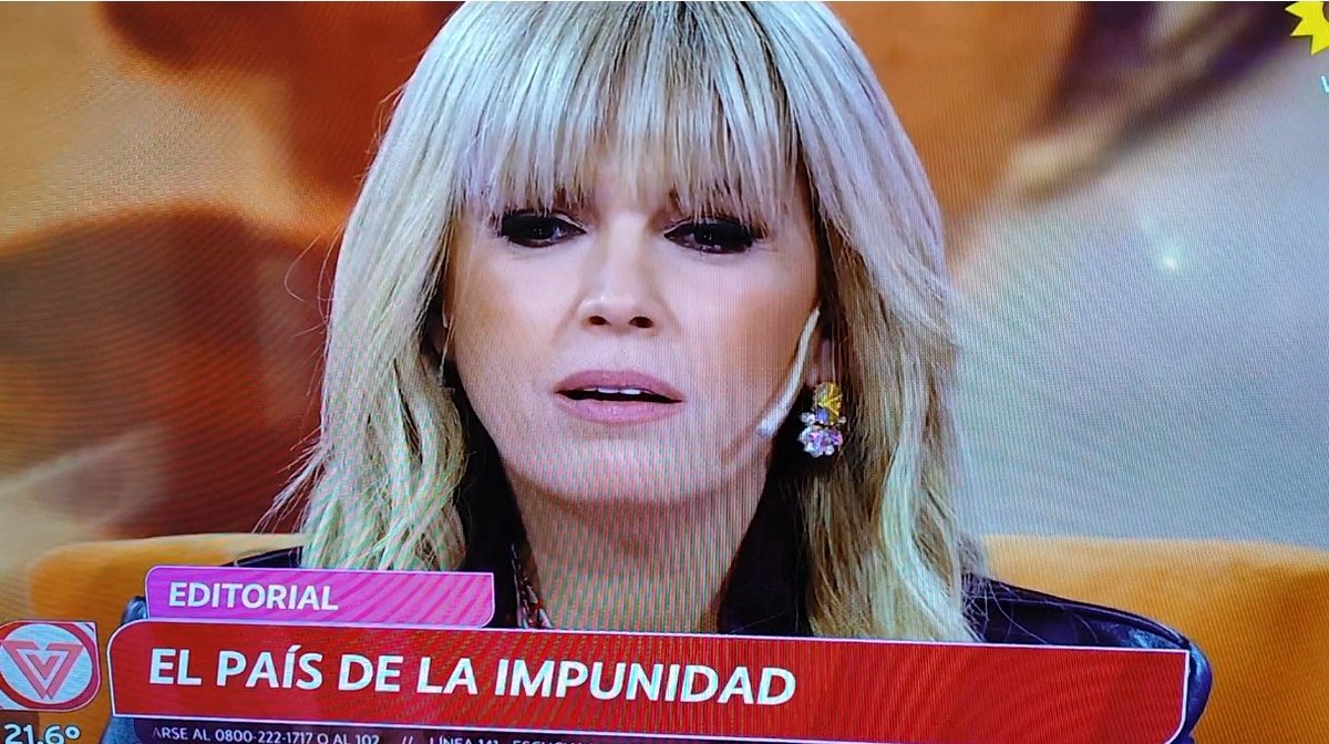 TGerator89779's tweet photo. ...de estrella de rock q se creia en las escaleras de Comodoro Py hace pocos dias... a aparecer dando lastima en su programa pedorro, retada por Suar y lamiendole el culo... Fue y será chancho comonbien dice Fabiani. #Canosa #CanosaGate #news #canal13 #CanosaMentirosa https://t.co/yG6rpy9WpO