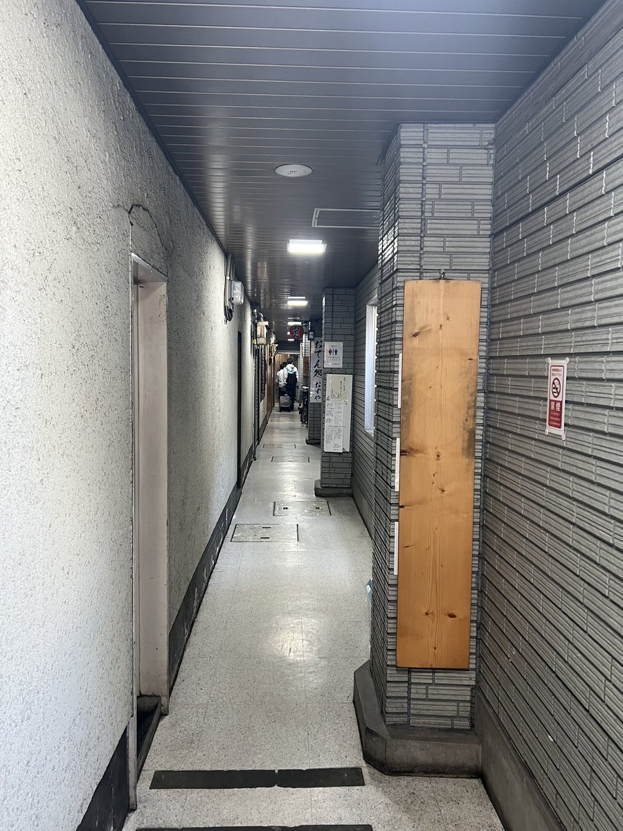 unei_mouko's tweet photo. 今日の会場入り口分かりにくいかもなんで下に人立ってます‼️

日宝道修町ビル308号室です！ https://t.co/lUIwE9zJQ9