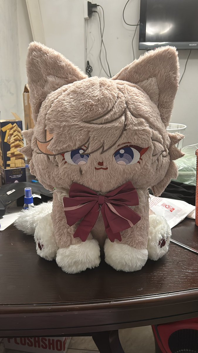 Banshee1x1's tweet photo. Ever since I had c6 r5 this cute little beanie (-€4.530 in total). I had to spoil myself with Lyneymeow from @Plushshop_com. 

Thank you to the one and legendary voice actor for Lyney EN Va @DamanMills for voice acting the lovely magician of Fontaine. Keep up the great work! https://t.co/f9e2f7AaoJ