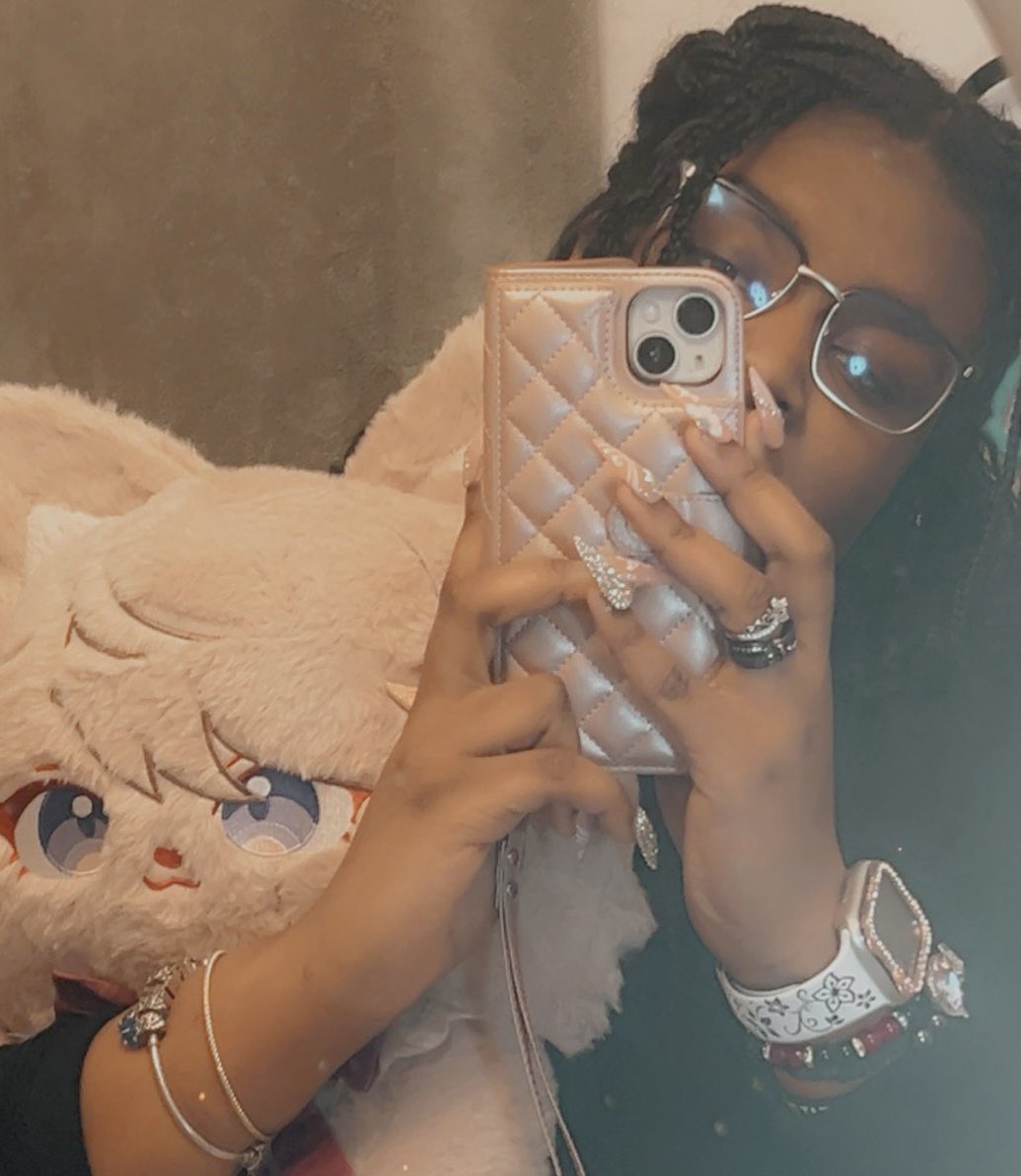 Banshee1x1's tweet photo. Ever since I had c6 r5 this cute little beanie (-€4.530 in total). I had to spoil myself with Lyneymeow from @Plushshop_com. 

Thank you to the one and legendary voice actor for Lyney EN Va @DamanMills for voice acting the lovely magician of Fontaine. Keep up the great work! https://t.co/f9e2f7AaoJ
