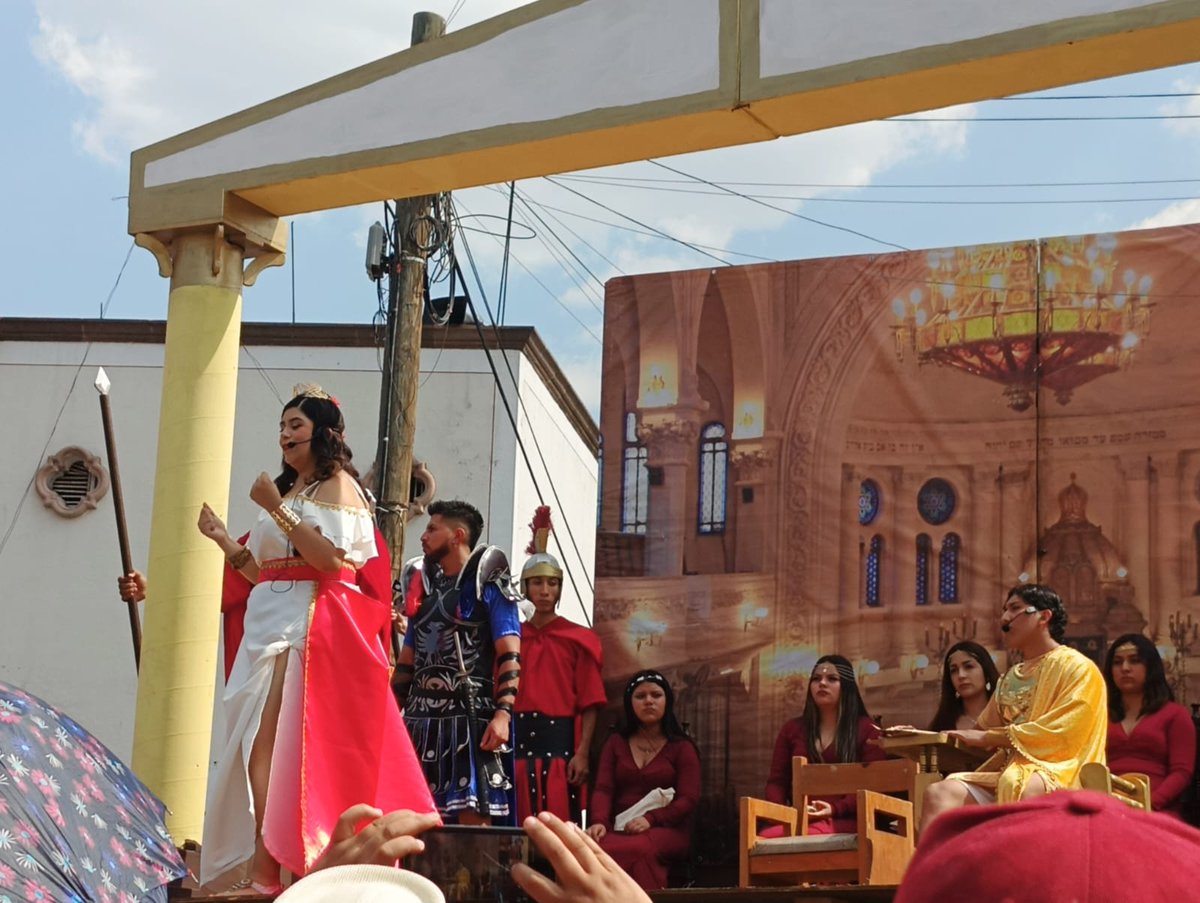 Al filo de la tarde de este Viernes Santo, Jesús fue crucificado: crónica de la pasión en San Juan de Guadalupe en SLP ✝️

📷 Jazmín Ramírez García

sanluis.eluniversal.com.mx/mas-de-san-lui…