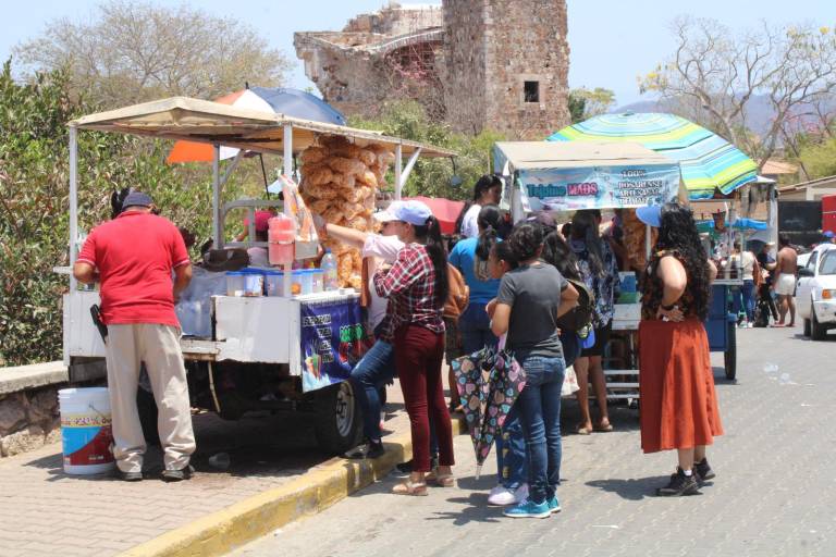 noroestemx's tweet image. Los comerciantes en #Rosario aprovecharon la representación del #Viacrucis para promover sus ventas y obtener un ingreso adicional
👉🏼 url.noroeste.com.mx/URHfE