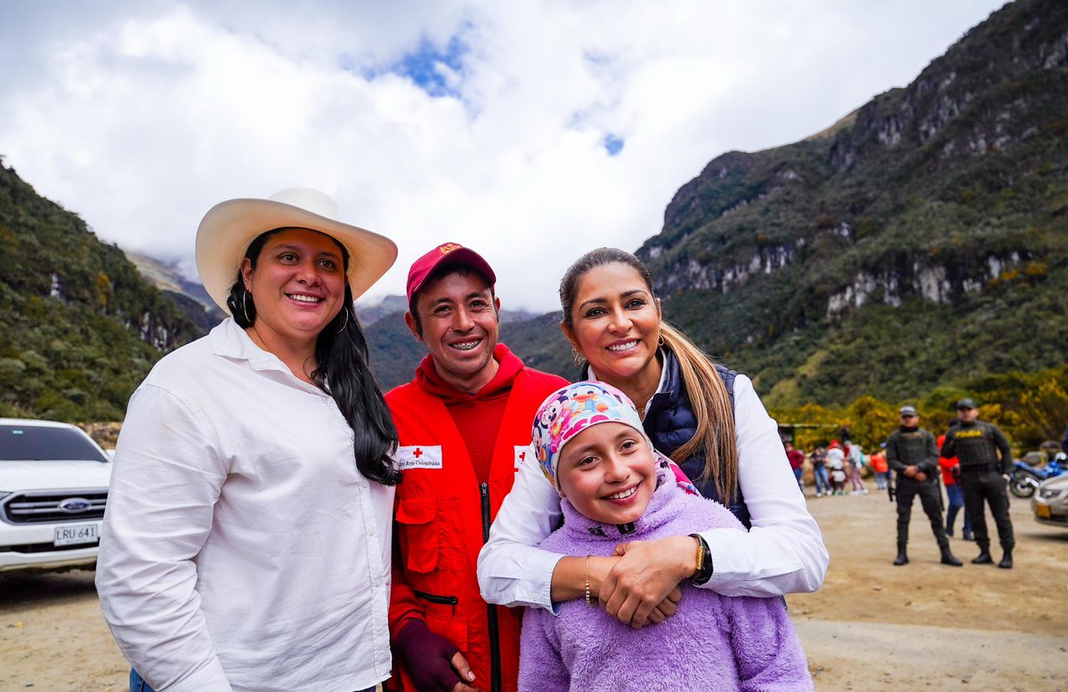AdrianaMatizTol's tweet photo. En este Viernes Santo recorrimos la zona con función armortiguadora del Parque Nacional Natural Los Nevados, con el propósito velar por el cumplimiento de la sentencia 10716 e inspeccionar los 4 puntos de control ambiental sobre la vía Murillo-Manizales 🌱 https://t.co/bSRpRlkRRx