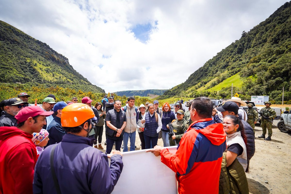 AdrianaMatizTol's tweet photo. En este Viernes Santo recorrimos la zona con función armortiguadora del Parque Nacional Natural Los Nevados, con el propósito velar por el cumplimiento de la sentencia 10716 e inspeccionar los 4 puntos de control ambiental sobre la vía Murillo-Manizales 🌱 https://t.co/bSRpRlkRRx