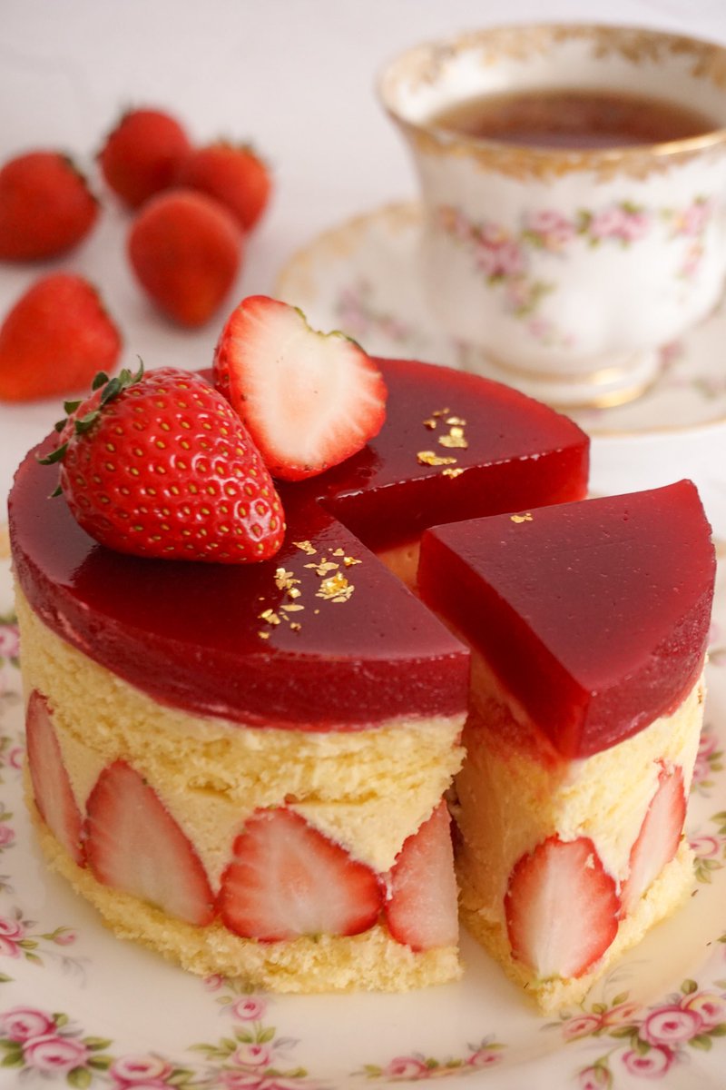 余った食材でフレジェを作りました🍓

3号のミニサイズで、酸味のあるとちあいかとキルシュを使っているのでさっぱりしていて、ぺろりと平らげてしまいました…😋

お茶はダージリンセカンドフラッシュ リッシーハット茶園で、爽やかなティータイムになりました🫖

#お菓子作り #茶好連