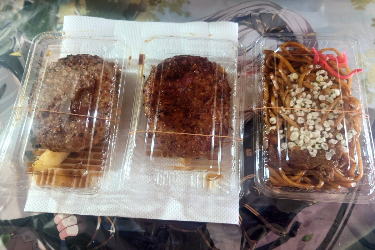 k396red3's tweet photo. 近所の公園で朝市やってたので色々仕入れてきた(≖ᴗ≖ )ﾆﾔﾘ

メキシカンステーキ
フランク＆サルサ
土鍋筍ご飯
赤魚の西京焼き
カツサンド
串カツ
ハンバーグ
焼きそば

さて
おっ始めますかな🍺(ˊᗜˋ*)

 #憂食 https://t.co/xAHMSpXTi8
