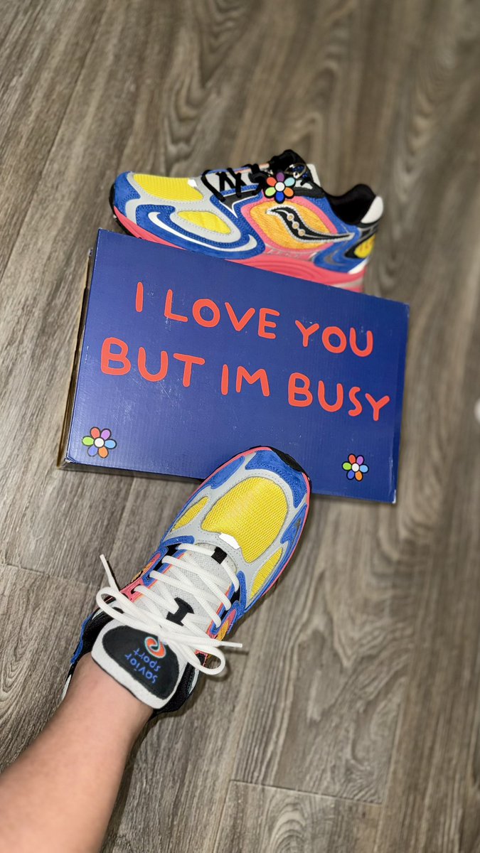 CHINNIE1380's tweet photo. SAUCONY GRID JAZZ 9 “JAE TIPS, I LOVE YOU BUT I’M BUSY”
•
SHEESH…YOU DON’T MISS @JaeTips 🔥
•
The white laces are a must. And I can’t wait to wear these joints soon.
•
#Saucony #JaeTips #SauconyGridJazz9 #ILoveYouButImBusy #JaeTipsSaucony #JaeTipsSavior #NewYorkCity https://t.co/R5SLxJCl9n