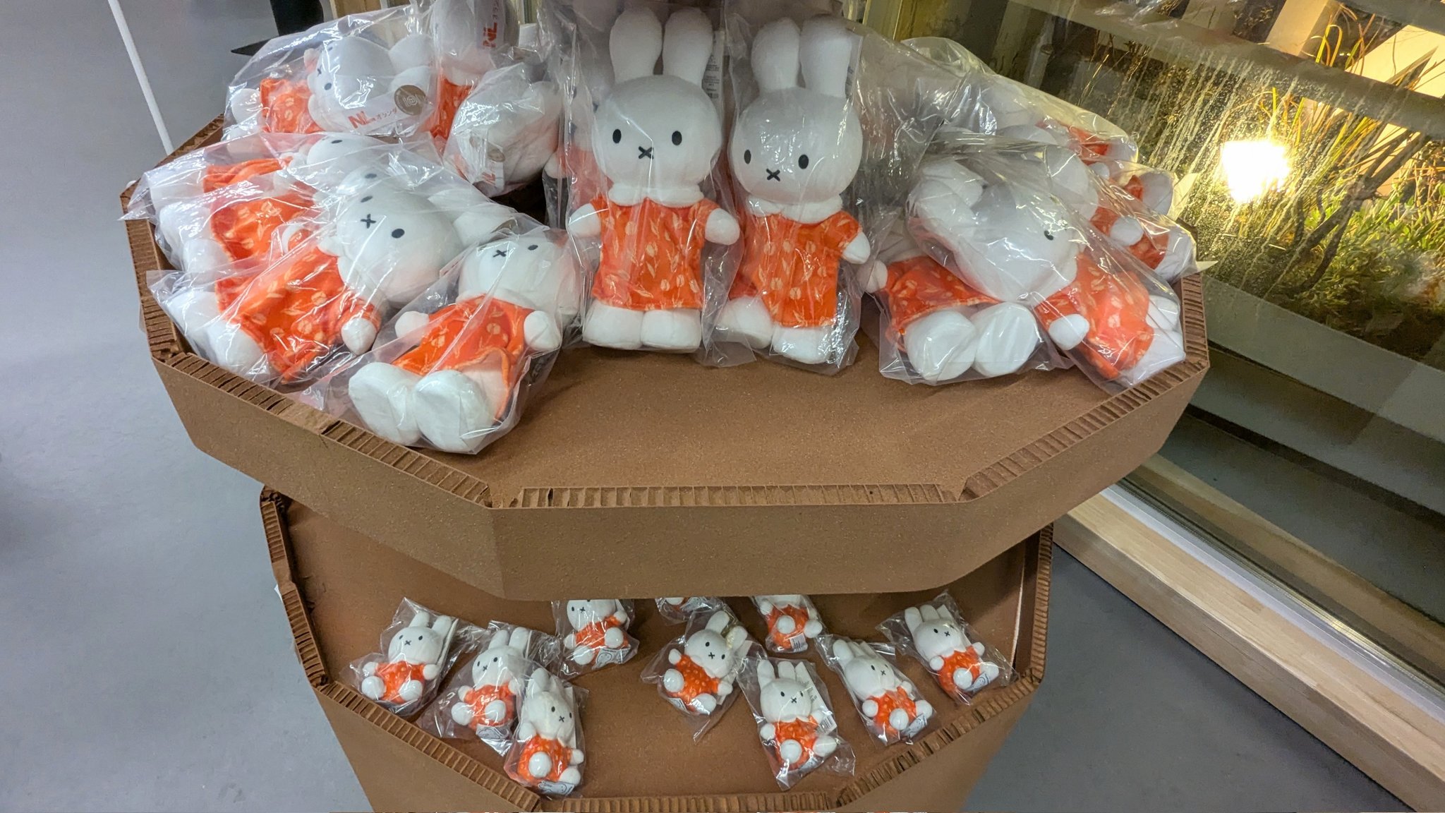完売品】万博 オランダ ミッフィー ぬいぐるみ オーブ（大阪万博