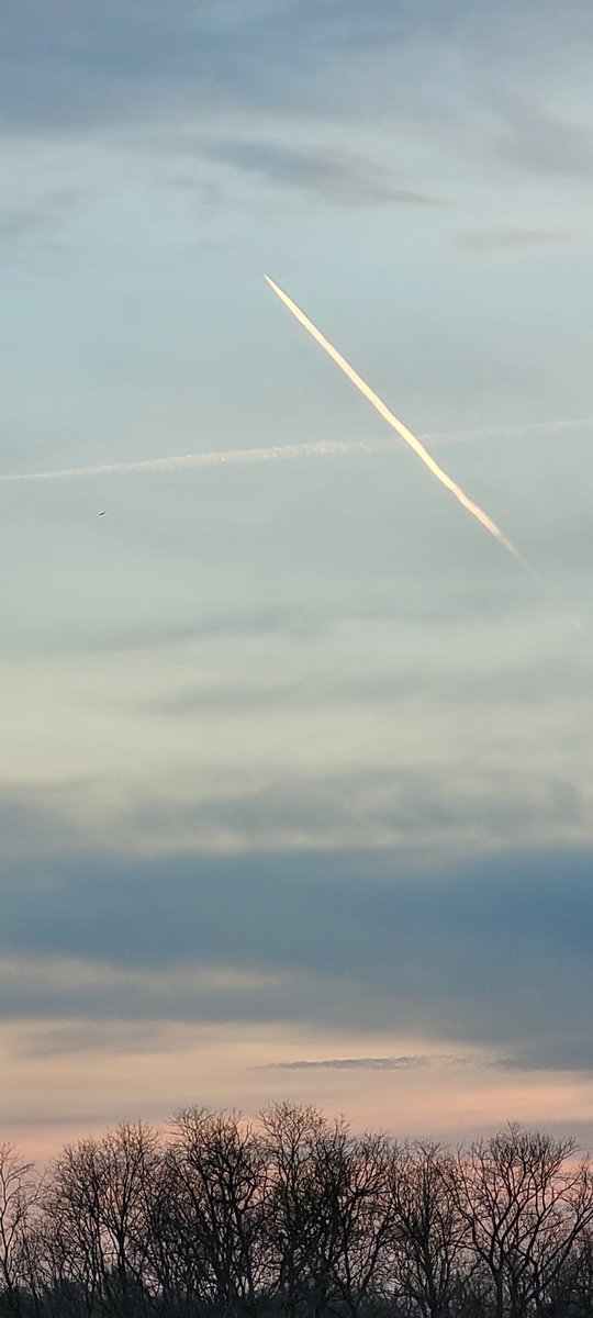 April05978909's tweet image. KY stripes again! The question is, who&apos;s funding this?!?!?! 4/18/25 #chemhaze #chemtrailcity #weathmodification #geoengineering