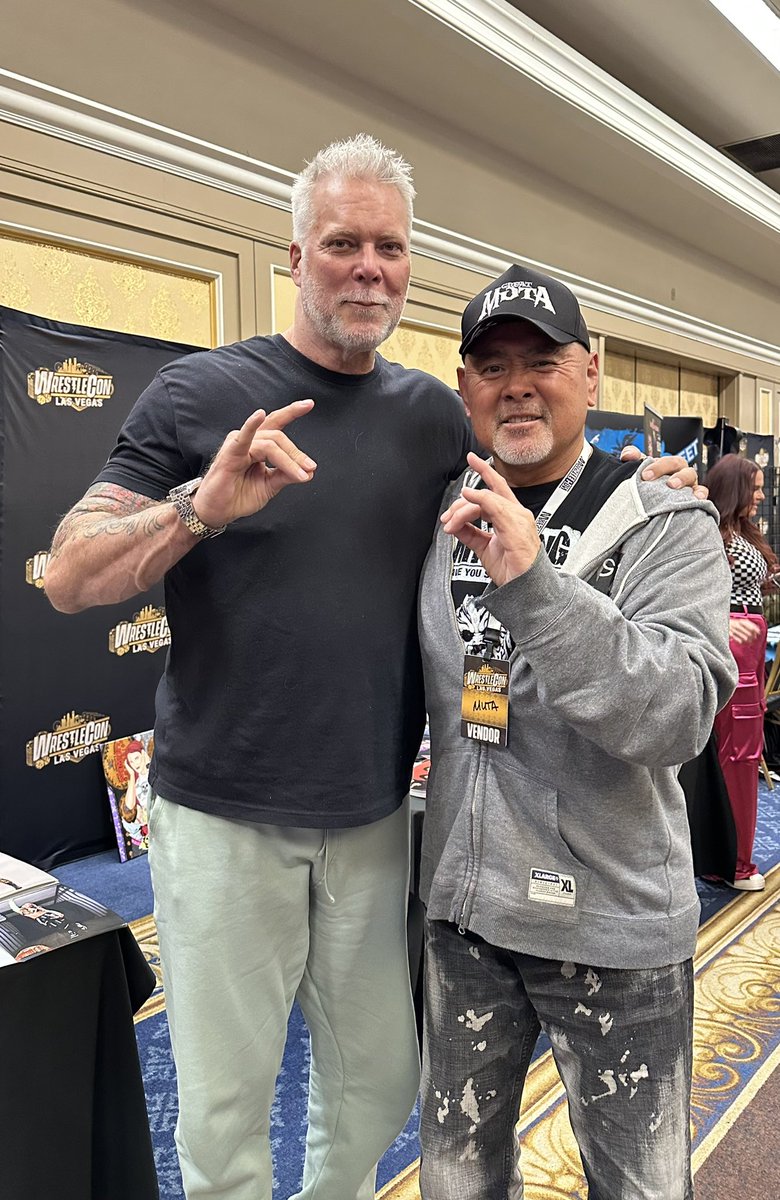 muto_keiji's tweet image. 同じレッスルコンに参加していたケビン・ナッシュと！
ウルフパックポーズでご挨拶❣️
#nwo
#KevinNash