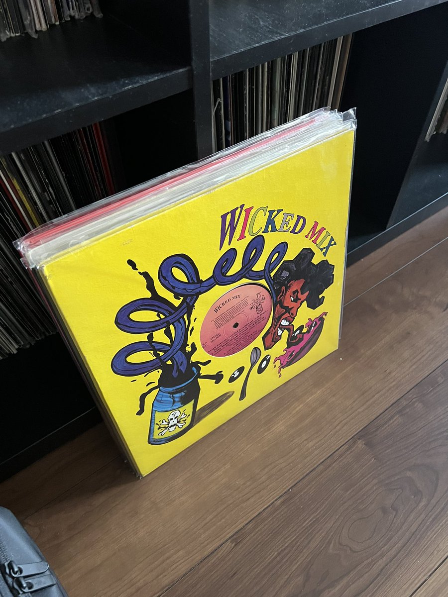 takuraw_1118's tweet photo. 昨日買ってきたレコード。
Wicked Mix が2つ買えたのは収穫です。
あとは3桁円代のレコードを幾つか買ってきました〜
イマサラ言うのもアレですが、レコード買うのって幾つになっても楽しいですね☺️
#wickedmix https://t.co/lVBFoiQezW
