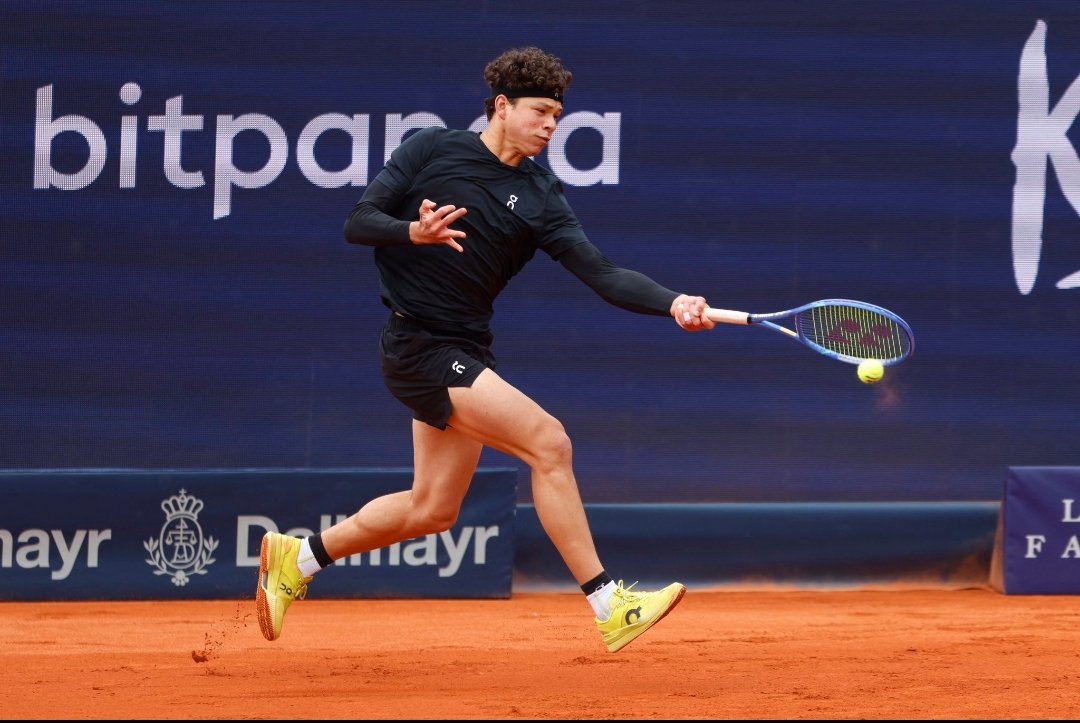 TheSensky's tweet photo. First SF in Munich - most likely the coldest day so far, so circumstances all the more favorable for Cerundolo, because the men will play on a clay court. 🧐 🟢 🔷
I invite you to a brief but succinct discussion of this clash! ❤️🔥 👇
#MunichOpen #BMWOpen #Tennis #ATP https://t.co/7eBqSr5RR0