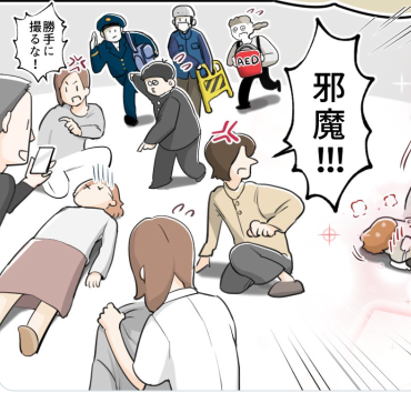 TWlistener999's tweet photo. AEDと警察まで到着するほど時間が経過したシーンで、「撮影注意する女性」「脱衣を隠す準備する女性」「邪魔だと近くの男を怒鳴る女性」はいるのに、誰一人として肝心の「CPR(≒胸骨圧迫)」すら開始してない絵が、この作者の全てを表してる。

9分後AED生存率が、70％か10％になるかの最重要処置だぞ？ https://t.co/BtRgQQHlq4