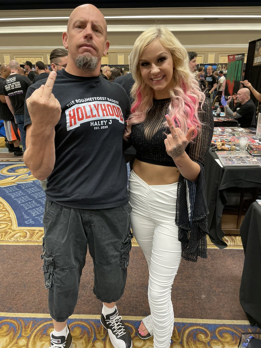 cliffyboy316's tweet photo. Myself and @HollyHoodHaleyJ from @wrewrestling  🙌🏻🙌🏻 https://t.co/z6jHQPaiTQ