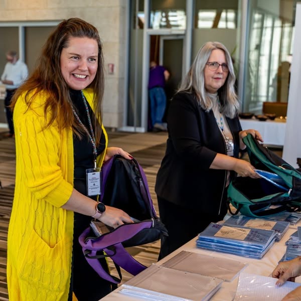 heathersweetab's tweet image. Had a blast yesterday packing TELUS Kits for Kids!

These kits are more than just supplies; they’re support for families navigating rising costs and a boost of confidence for kids heading back to class.

Huge thanks to @TELUS for making giving back this easy!

#kitsforkids