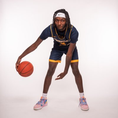 6'1 guard Amir Reaves out of Trinidad State Junior College tells me that he's receiving interest from Fort Hayes State, Rockhurst University, Western Oregon &amp; Cal State East Bay.

Chicago State offered earlier today.

Averaged 18.5 points, 6.0 rebounds &amp; 3.0 assists.