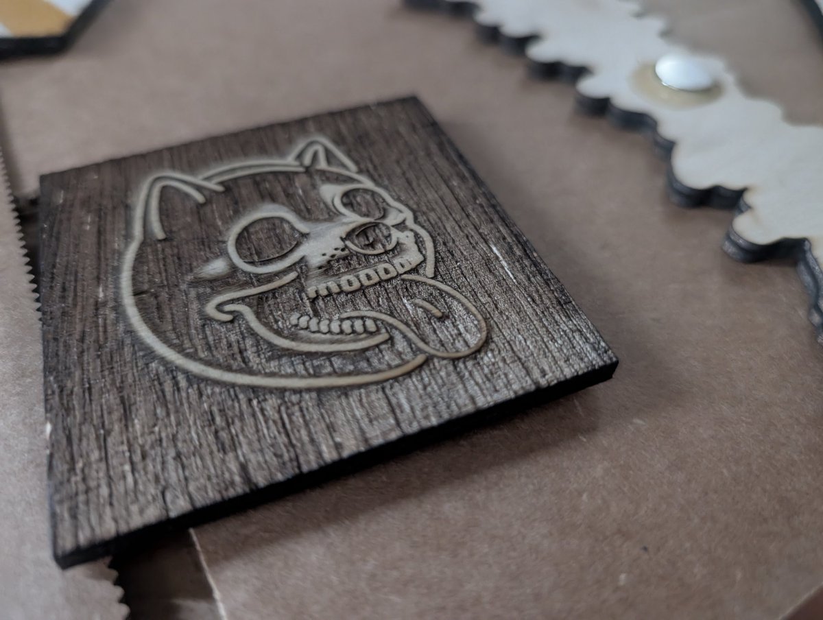 GoDogeArmy's tweet photo. This ain't your grandma's fridge decor. Metal fonts. Doge skulls. A Cybertruck.
#DogeMerch #MemelordsOnly https://t.co/7SnHFXoPgw