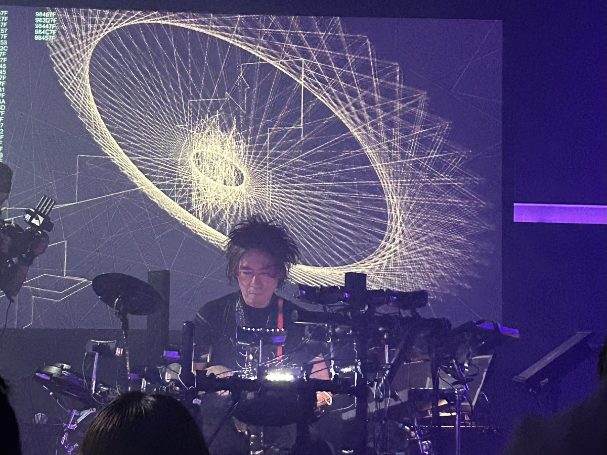 hekkory's tweet photo. 森崇さん&amp;サスカッチ
「ライブシナスタジア」drumism
ロームシアター京都
電子ドラムセットとルーパーを駆使した独自のシステムと映像を空間全体で体感、素晴らしい
VJするサスカッチ氏を客観的に観れたし https://t.co/ngAvQuuP2b