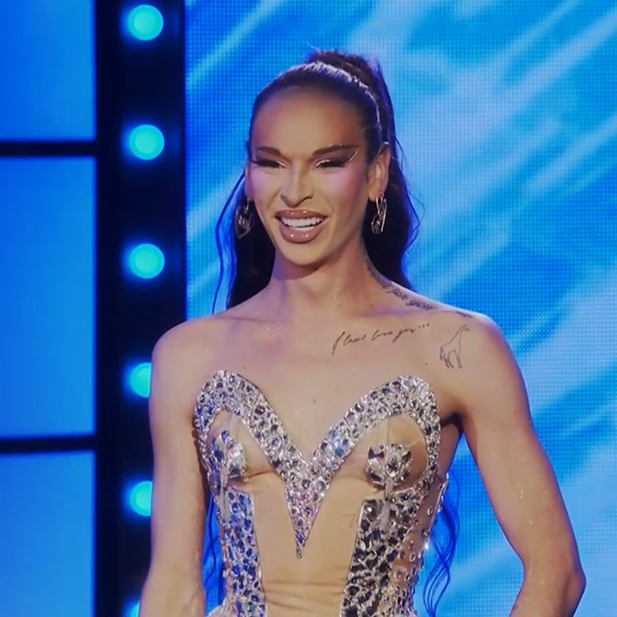 vivalasdrag's tweet photo. to whom it may concern, this is my mother #DragRace https://t.co/aukAIpTCQp