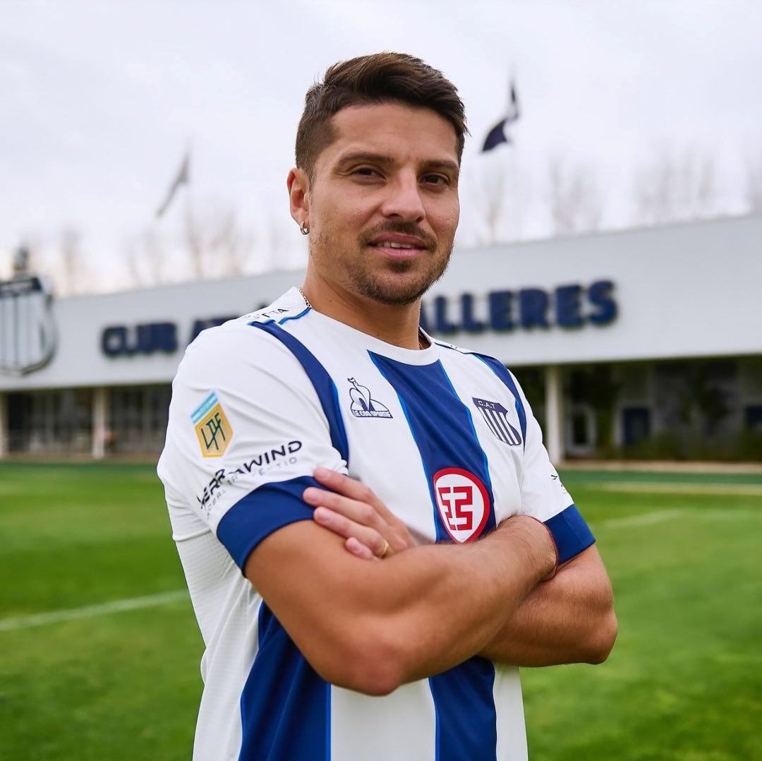 Pagar la entrada para ver al viejo retirado este arrastrarse en la cancha es humillante.