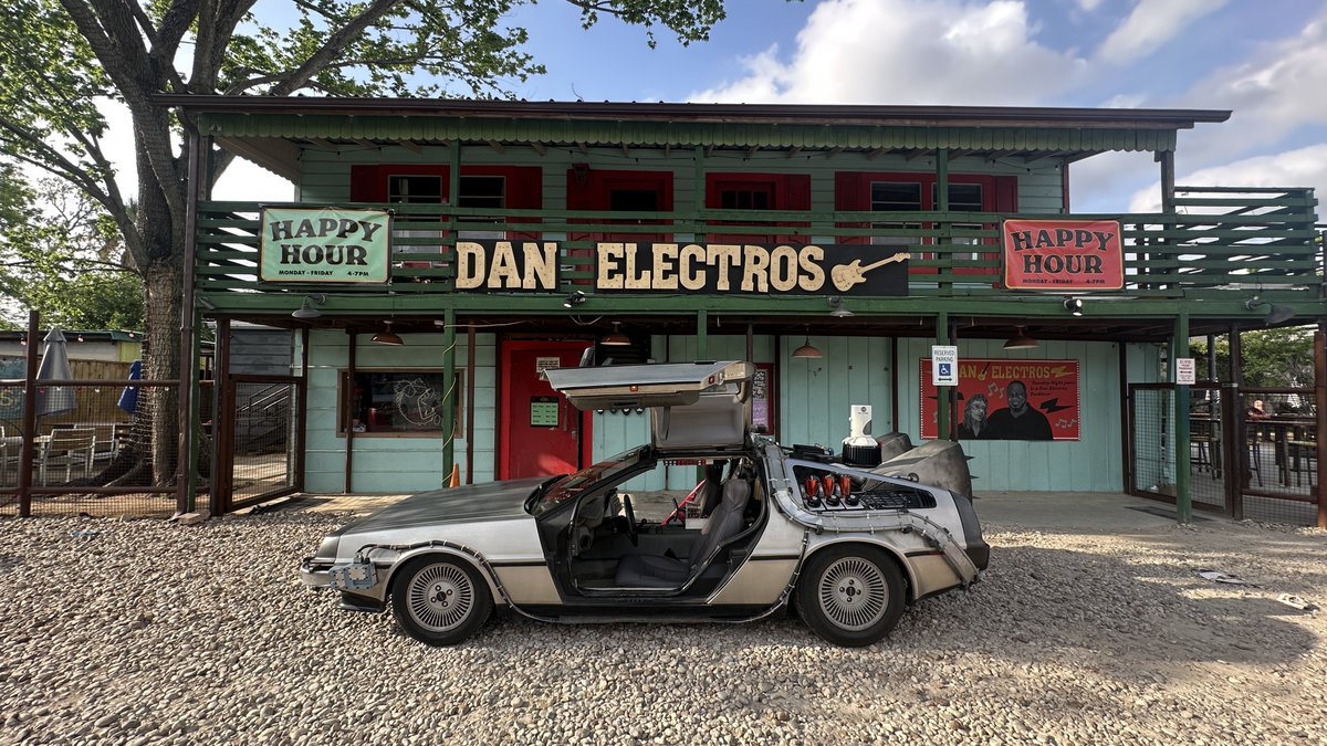 timemachinerent's tweet photo. Time traveling today in Houston for a birthday party. https://t.co/6ZglWPaXEI