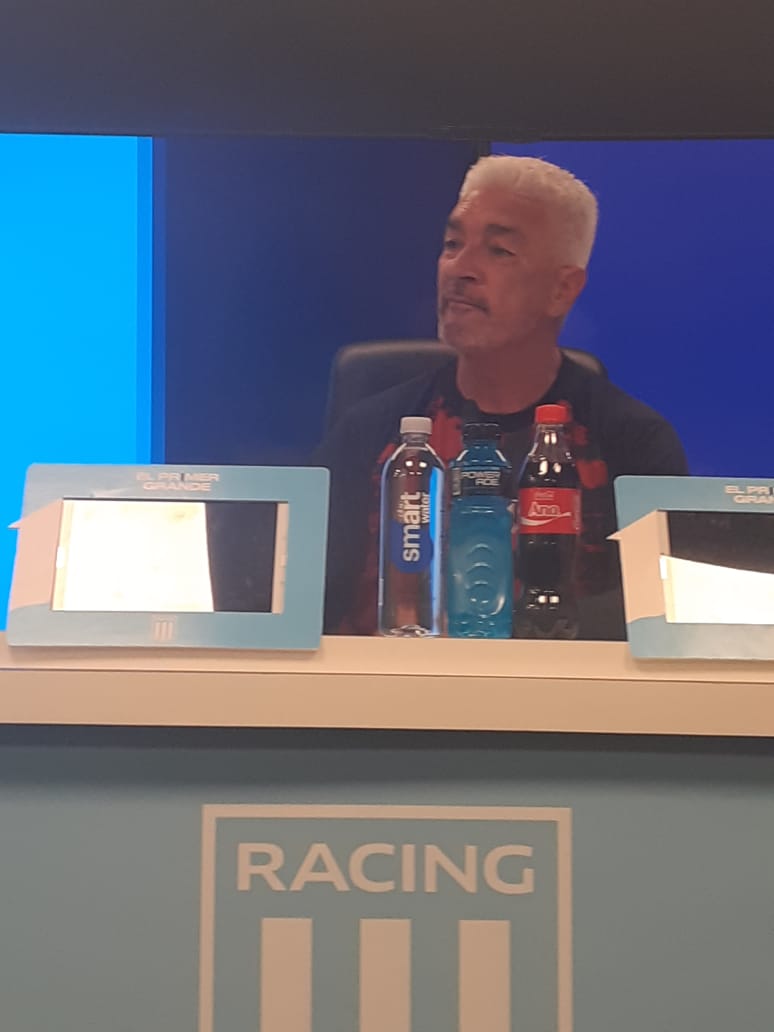 _lanumerouno's tweet photo. Omar De Felippe, DT de Central Córdoba: "A los delanteros de Racing les tirás una bolsa de papá y te generan una situación de gol. Uno se pone contento cuando a un colega le va bien (xCostas). Yo vi la final de Racing- Cruzeiro que salió a apretar, y esa fue la idea vs. Flamengo" https://t.co/fBPLsb85Wf