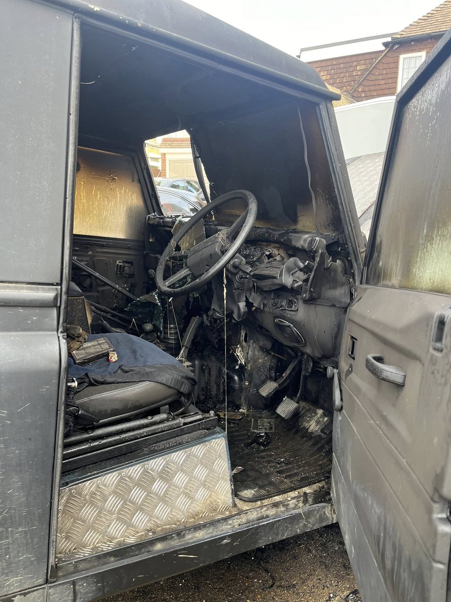 SussexIncidents's tweet image. HAILSHAM : A Land Rover was destroyed in a suspected arson attack on Harebeating Close at 2:45am. The owner believes thieves tried to hotwire the vehicle, causing it to catch fire. The blaze came dangerously close to homes. Any in to to 101 
#Hailsham #SussexNews
