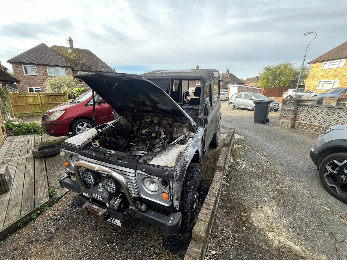 SussexIncidents's tweet image. HAILSHAM : A Land Rover was destroyed in a suspected arson attack on Harebeating Close at 2:45am. The owner believes thieves tried to hotwire the vehicle, causing it to catch fire. The blaze came dangerously close to homes. Any in to to 101 
#Hailsham #SussexNews