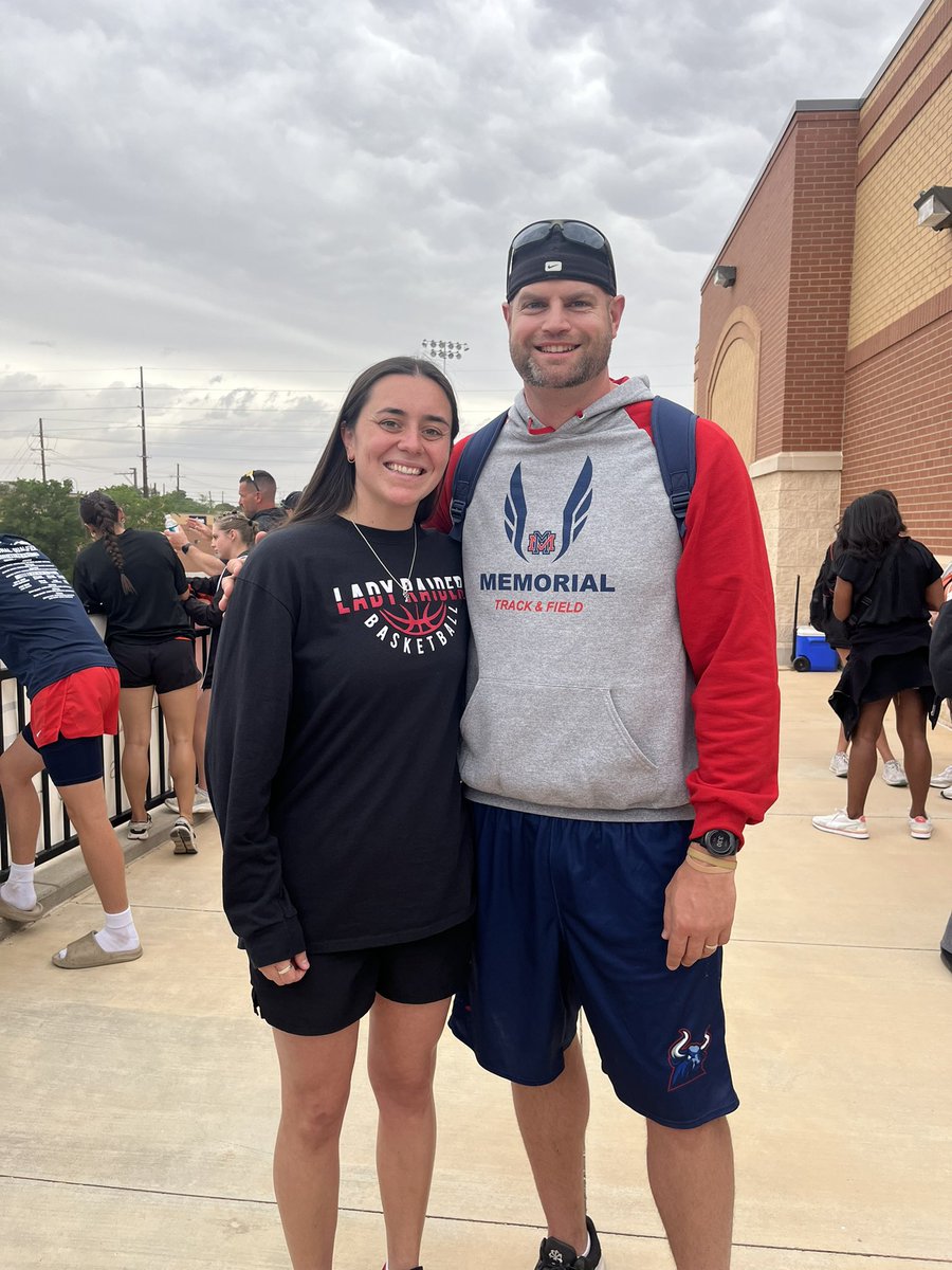 Making time for special people is always important! Great catching up with Coach Reay at the UIL regional track meet today. <a href="/CReay4022/">Christopher Reay</a> you are a massive part of my journey so far and I will always cherish our relationship 🐎🇺🇸