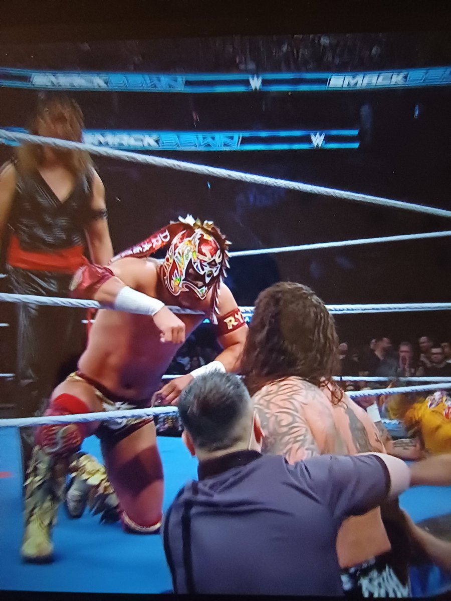 dmh00kedsht's tweet photo. Dragon Lee better sleeps with one open eye!!  

The Devil might be a little madThe #KrossEffect will be coming! ⏳️🔥

This should have been @realKILLERkross moment after all the hard work he ist doing. 

Big L @WWE https://t.co/tSxgu1JxcW