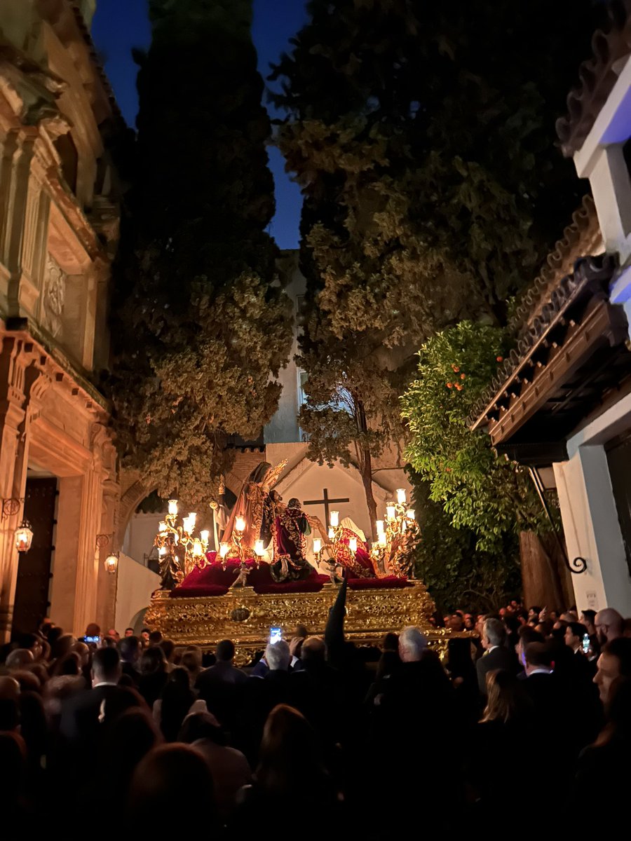 jmesarodriguez's tweet photo. Es la hora de la Piedad

#SSantaSevABC
#SSantaSevilla25 
#ssantasevilla2025 https://t.co/I25HvCmSoW