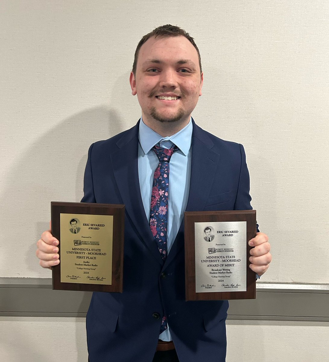 MSUMCampusNews's tweet photo. Nate won a Sevareid and was given an Award of Merit for his story “College Hunting Group”! https://t.co/pRw1ZiSChV https://t.co/ZvI7Ese39H