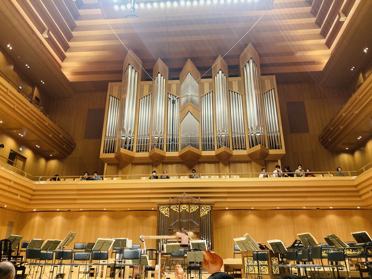 聖金曜日のマタイ受難曲を毎年公演してくださる #バッハ・コレギウム・ジャパン という存在には本当に感謝しかない😭
昨夜も舞台上の全ての音ひとつひとつに感動🥹
特に #吉田志門 さんの歌声が表情豊かで素晴らしかった...物語に引き込まれた。
エヴァンゲリストの語りで涙出たのは初めてかもしれない