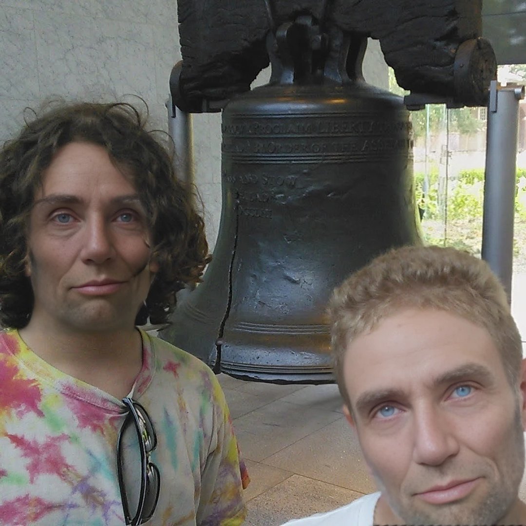 AbeOnVacation's tweet photo. Two Lincolns and a bell that was likely rung at the first public reading of the Declaration of Independence. That's a whole lot of liberty for one picture.
#libertybell https://t.co/DGTnw8V8Pw