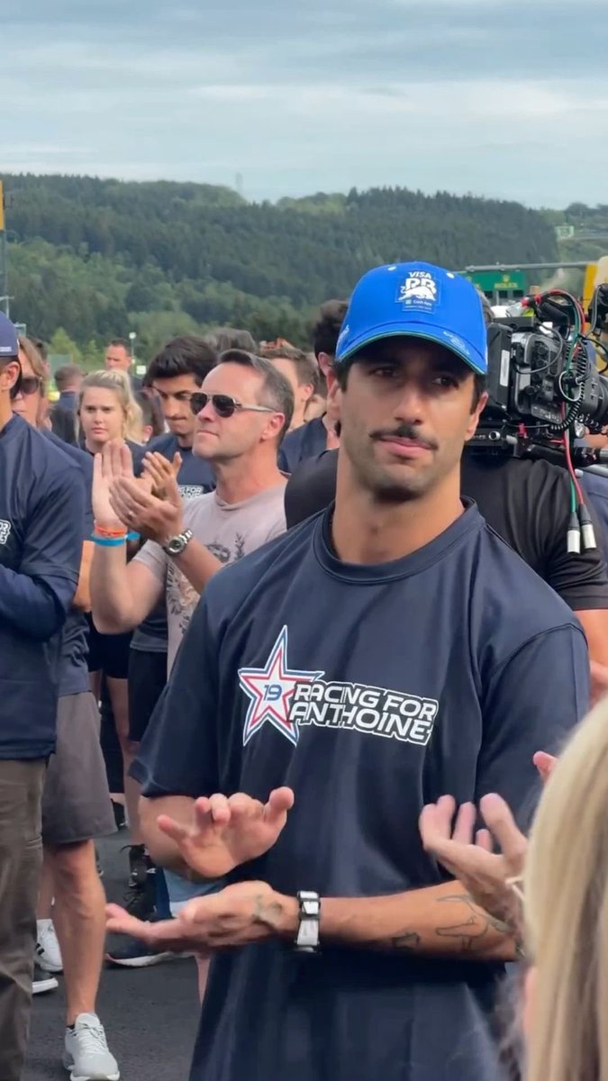94HBWLP's tweet photo. minha opinião impopular e totalmente passiva de julgamento que o daniel ricciardo do velho testamento era muito gato, engraçadinho e estiloso 😩 https://t.co/9b0HhiF94o