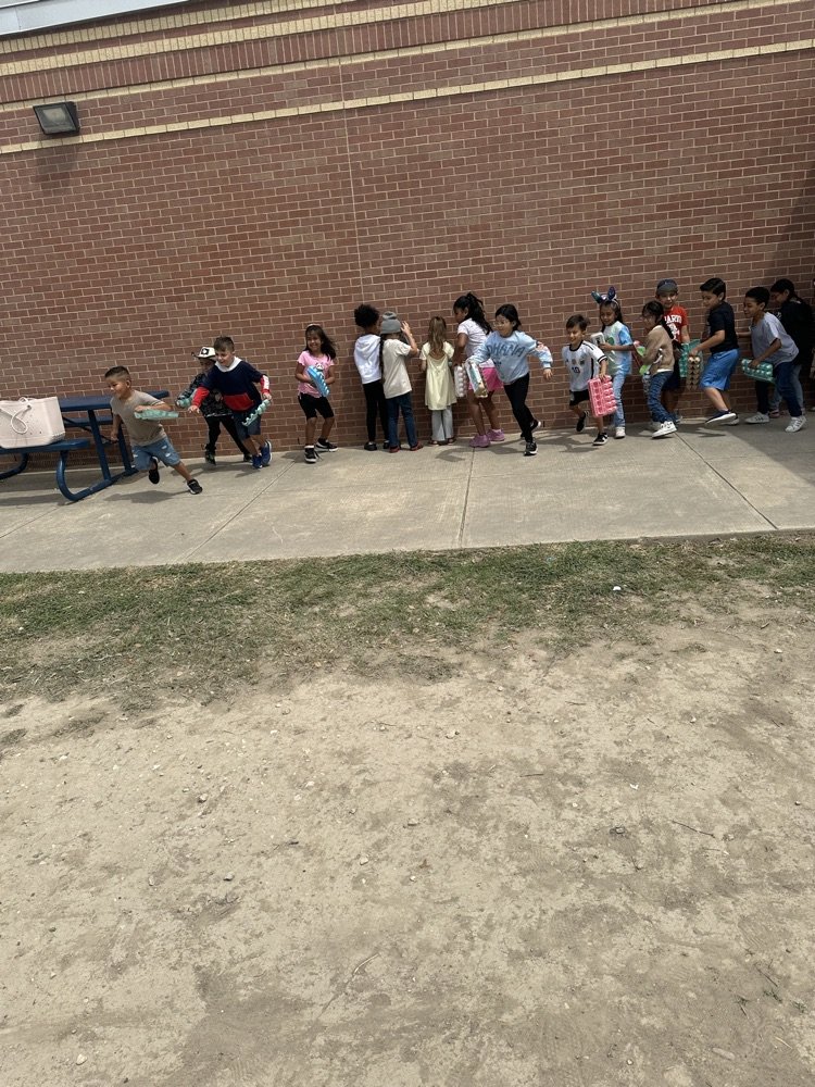 swisd_swe's tweet image. 🐣📚 Students across different grade levels had a blast this week during our egg hunts! From counting jellybeans to solving math equations hidden inside colorful eggs, everyone hopped into learning with enthusiasm.✨#MathHunt #LearningIsSweet #SWEOhana