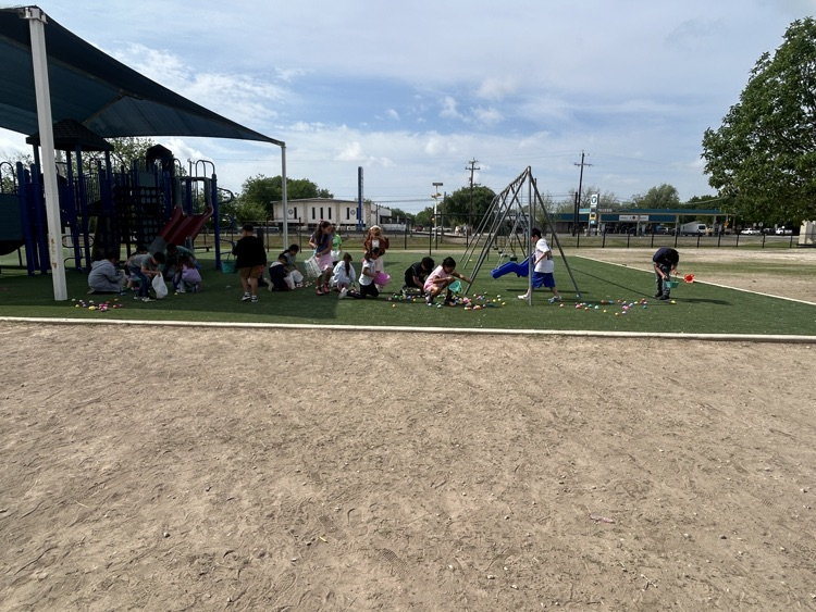 swisd_swe's tweet image. 🐣📚 Students across different grade levels had a blast this week during our egg hunts! From counting jellybeans to solving math equations hidden inside colorful eggs, everyone hopped into learning with enthusiasm.✨#MathHunt #LearningIsSweet #SWEOhana