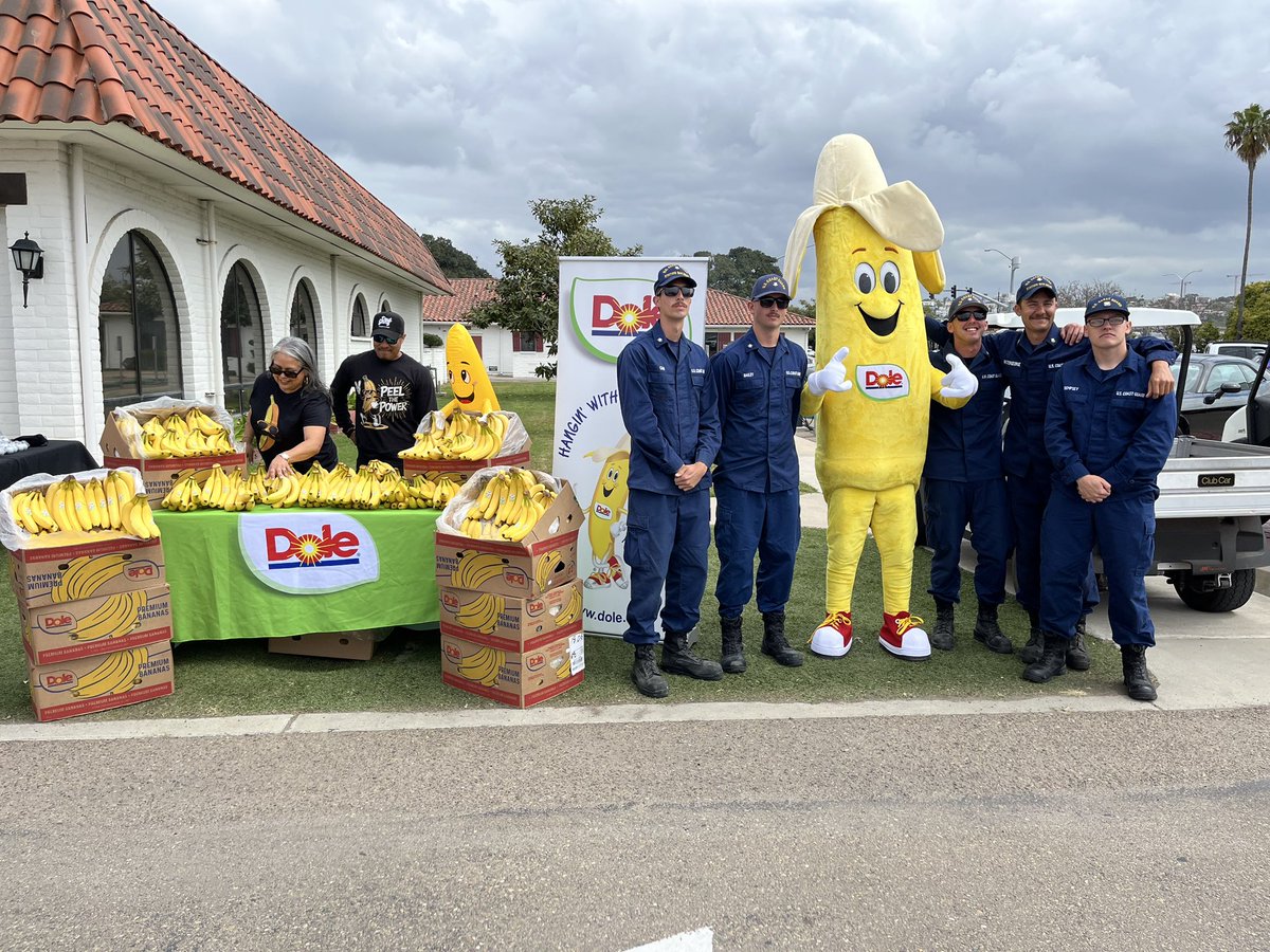 SDWorkingWater's tweet photo. Yesterday, the @DoleSunshine had a blast celebrating #NationalBananaDay with our friends from the @USCG!

Big thanks to the Coast Guard for joining the fun and everything you do to keep our ports safe! 

#BananaDay #DoleBananas #USCoastGuard #PortOfSanDiego #WaterfrontFun https://t.co/PxN8Oiqbzv