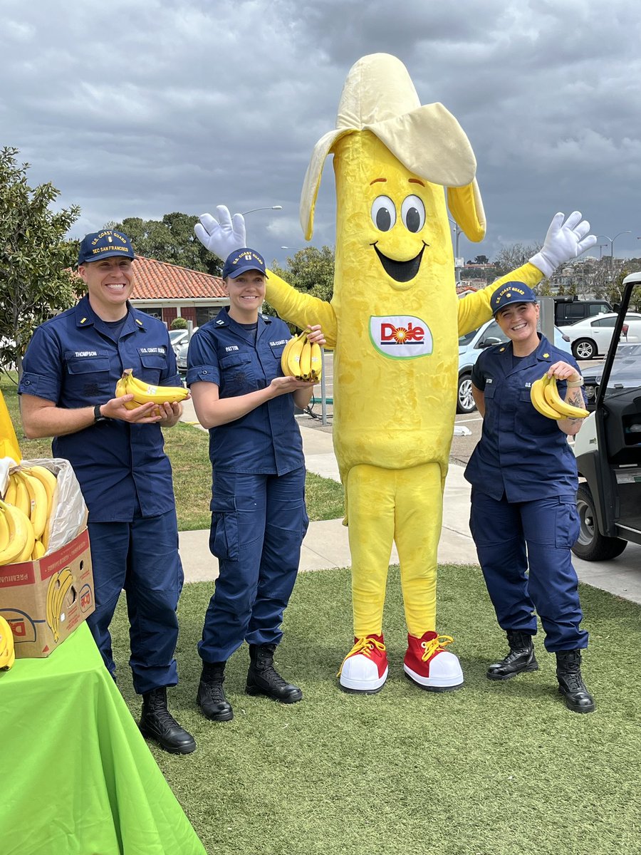 SDWorkingWater's tweet photo. Yesterday, the @DoleSunshine had a blast celebrating #NationalBananaDay with our friends from the @USCG!

Big thanks to the Coast Guard for joining the fun and everything you do to keep our ports safe! 

#BananaDay #DoleBananas #USCoastGuard #PortOfSanDiego #WaterfrontFun https://t.co/PxN8Oiqbzv