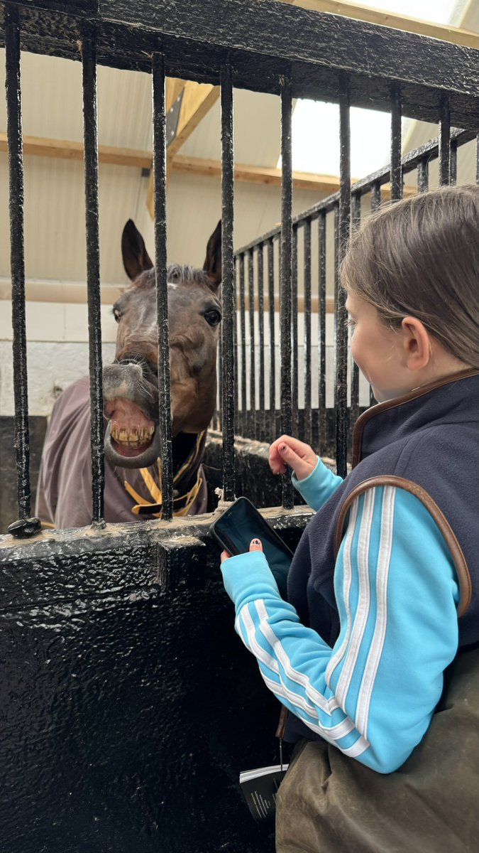 Thank you <a href="/NdeBoinville/">Nico de Boinville</a> for making their day and to <a href="/sevenbarrows/">Nicky Henderson</a> for opening your doors. Two very excited girls today