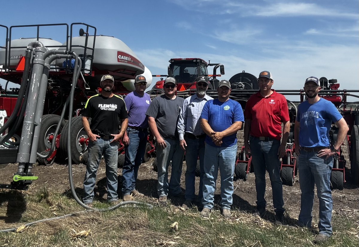 feed_grain's tweet photo. Sumner Co. Irrigated Corn plot 
Pecks, Burger Barn 
Great afternoon putting in the 2nd plot for the day,  Thank you to Kent Ott! https://t.co/tr1t56T7Au