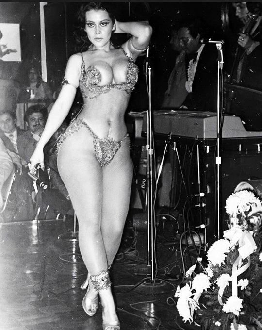 Dead_Poison_'s tweet image. Idk who this is but I found her on Pinterest and she’s beautiful!!! The body!!!