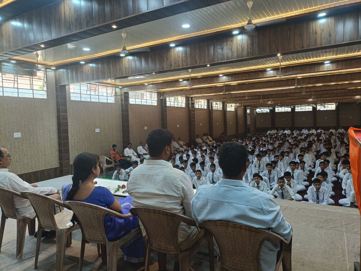 अभाविप गोरखपुर महानगर के द्वारा आयोजित "उन्मेष-2025" कार्यक्रम का आयोजन सरस्वती विद्या मंदिर (बालक) इंटर कॉलेज, आर्यनगर में किया गया। जिसमें प्रमुख रूप से मनोवैज्ञानिक प्रो० अपर्णा पाठक, महानगर उपाध्यक्ष प्रियंका गौतम, प्राचार्य श्री विष्णु सिंह एवं महानगर मंत्री शुभम गोविंद राव