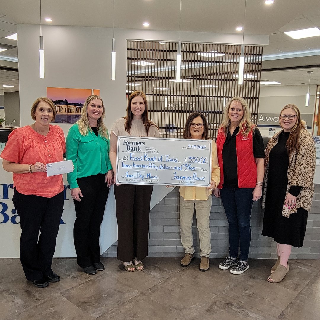 FTSB's tweet photo. Our Farmers Bank staff recently 💲paid to wear 👖jeans for a great cause, the Food Bank of Iowa. Food Bank of Iowa fights hunger so no Iowan has to struggle to find food🥕🍎. Thank you Food Bank of Iowa for serving so many communities! Member FDIC https://t.co/ie58GaqmAn