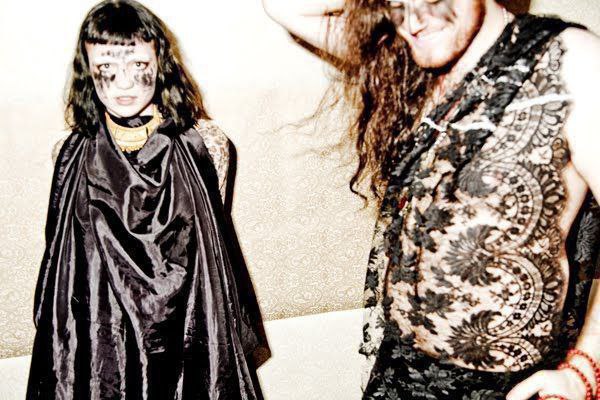 GRIMESBRAZIL's tweet photo. Há 14 anos, Grimes e d'Eon lançavam o EP colaborativo “Darkbloom”.

qual sua track favorita? https://t.co/YLvBha0tzV