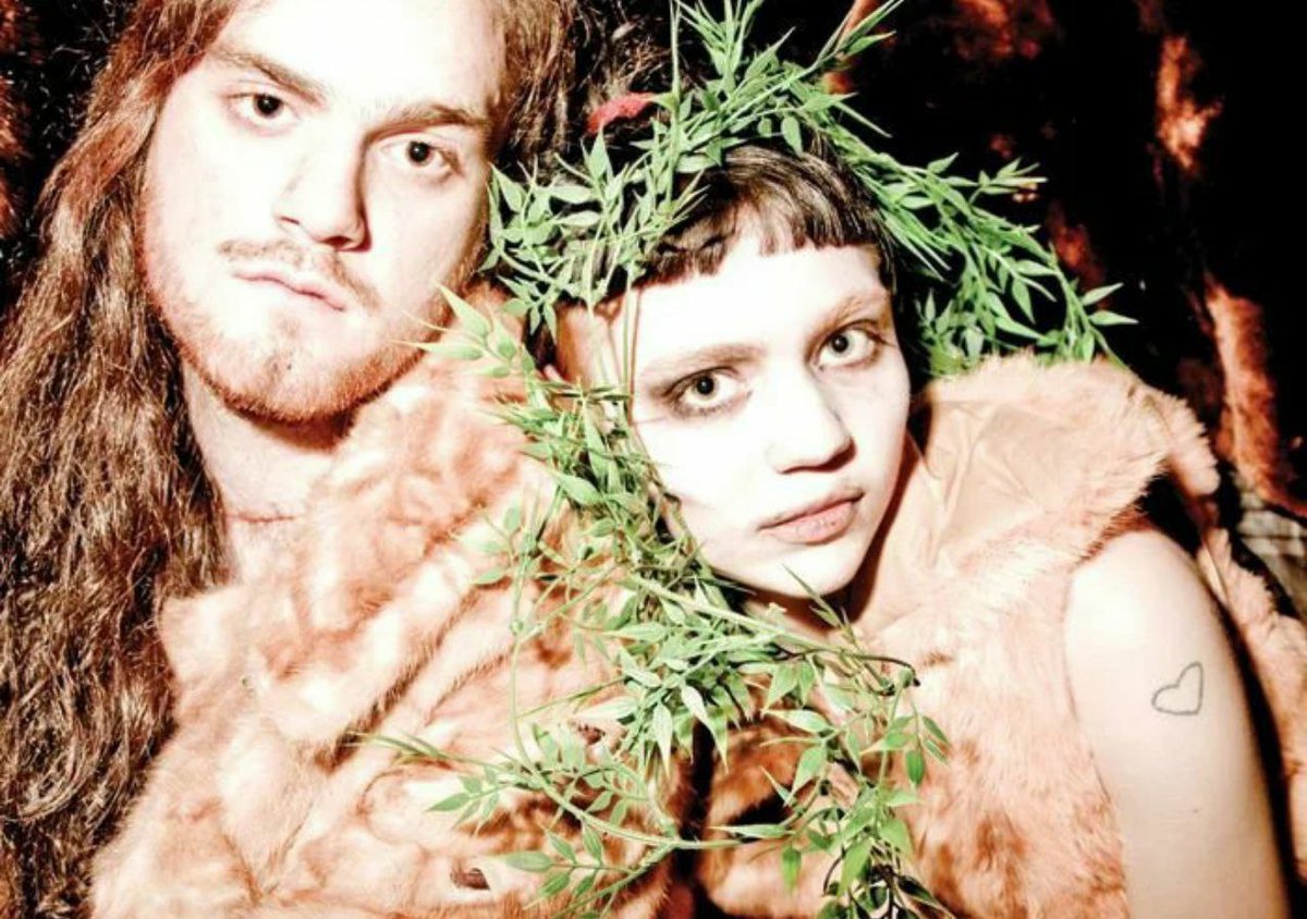 GRIMESBRAZIL's tweet photo. Há 14 anos, Grimes e d'Eon lançavam o EP colaborativo “Darkbloom”.

qual sua track favorita? https://t.co/YLvBha0tzV