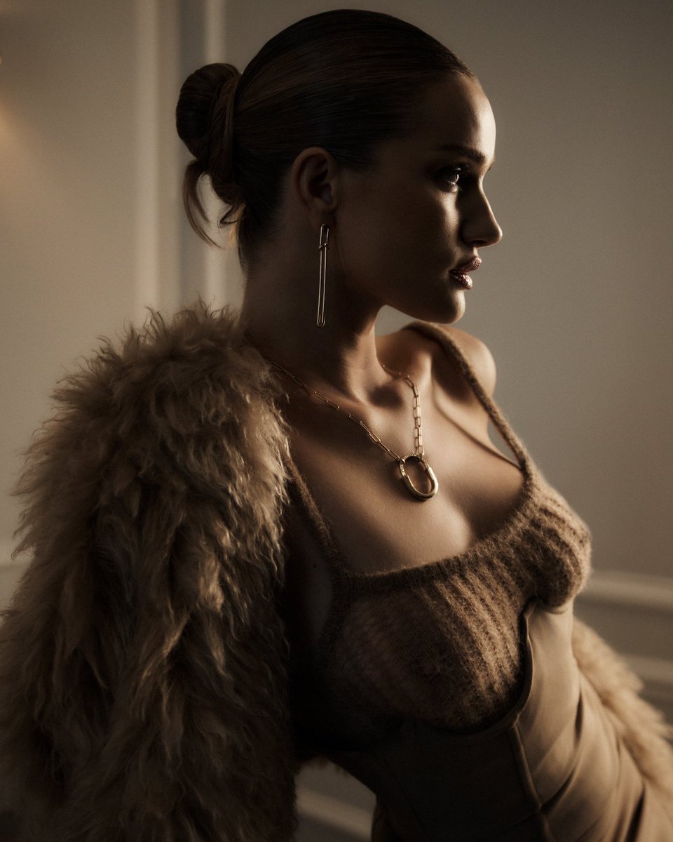 mikasa123456a's tweet photo. Happy 38th B'day Rosie Huntington Whiteley
#HappyBirthday #RosieHuntingtonWhiteley #Transformers3 #Madmaxfury #Superman https://t.co/7YnAQsqwn9