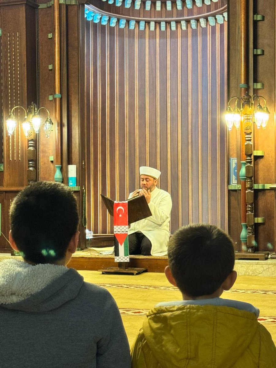 YHSakarya's tweet photo. Gönül dostlarımızla birlikte ilahi, ezgi, tekbir ve salavatlar ile Ali Çakıroğlu Camii’nde “Yatsıya Kadar” programımızı icra ettik.

Ailecek muhabbeti ve Filistinli kardeşlerimizle beraber tüm müslüman kardeşlerimize de dua etmeyi eksik etmedik.🌙

#Sakarya #YediHilal https://t.co/ZeIaQbtJNL