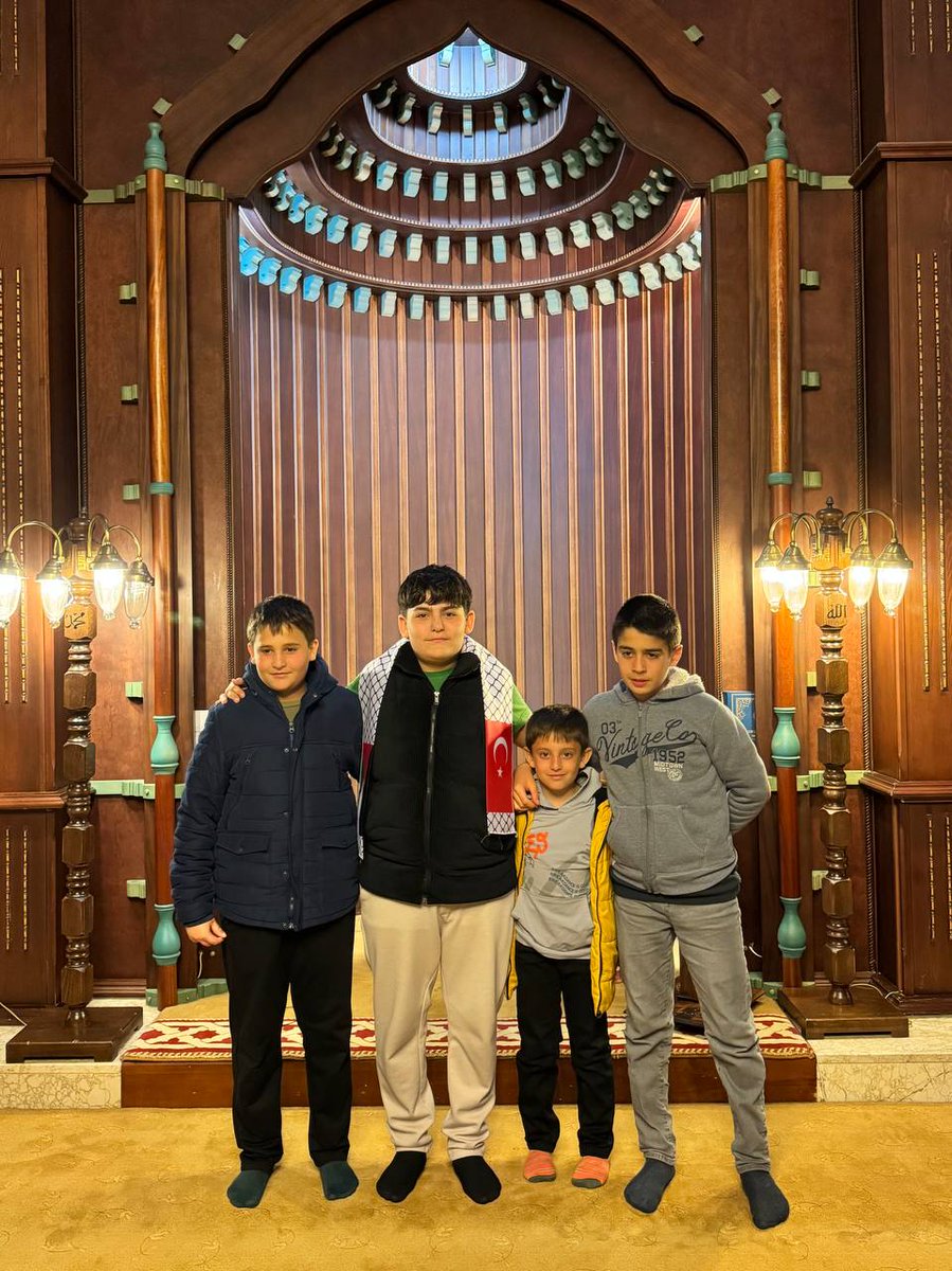 YHSakarya's tweet photo. Gönül dostlarımızla birlikte ilahi, ezgi, tekbir ve salavatlar ile Ali Çakıroğlu Camii’nde “Yatsıya Kadar” programımızı icra ettik.

Ailecek muhabbeti ve Filistinli kardeşlerimizle beraber tüm müslüman kardeşlerimize de dua etmeyi eksik etmedik.🌙

#Sakarya #YediHilal https://t.co/ZeIaQbtJNL