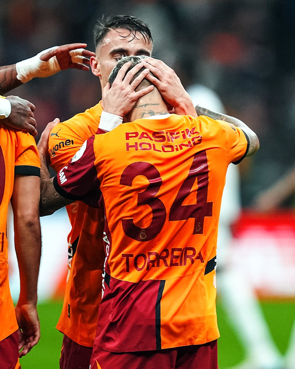 yunusakgun17's tweet photo. Yükseliyor sesimiz
ta ufuklara kadar
şanlı Galatasaray 💛❤️ https://t.co/RlgUZgyOfb